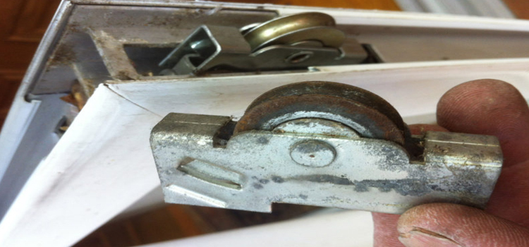 screen door roller repair in Erin Mills